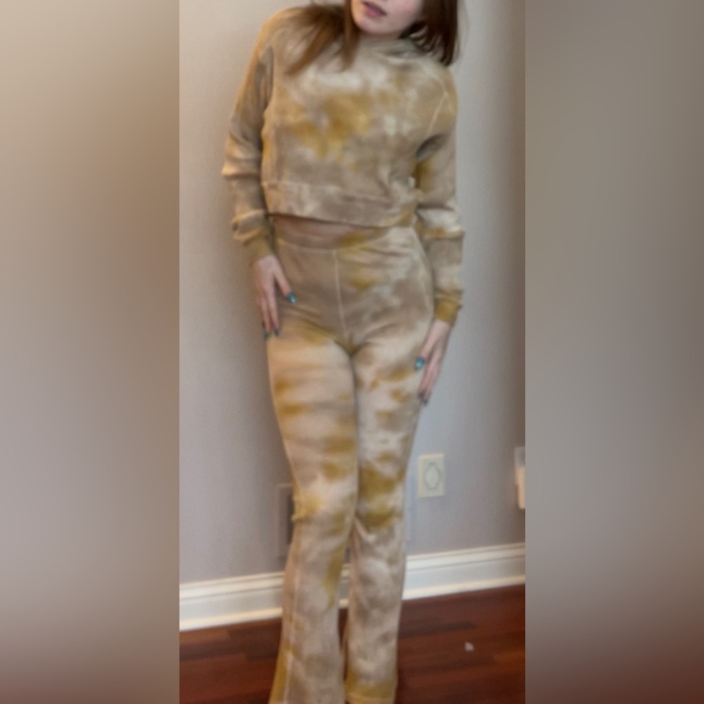 Dull gold tie dye on waffle texture set